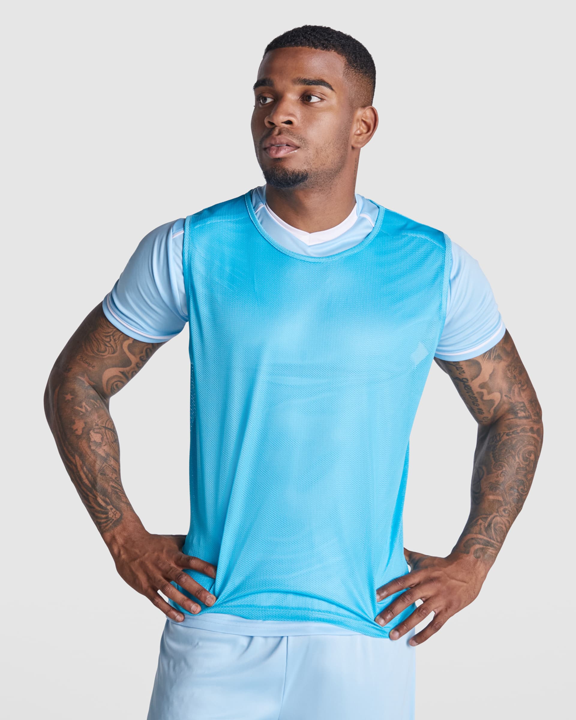 Peto deportivo unisex de poliéster mesh transpirable y ligero