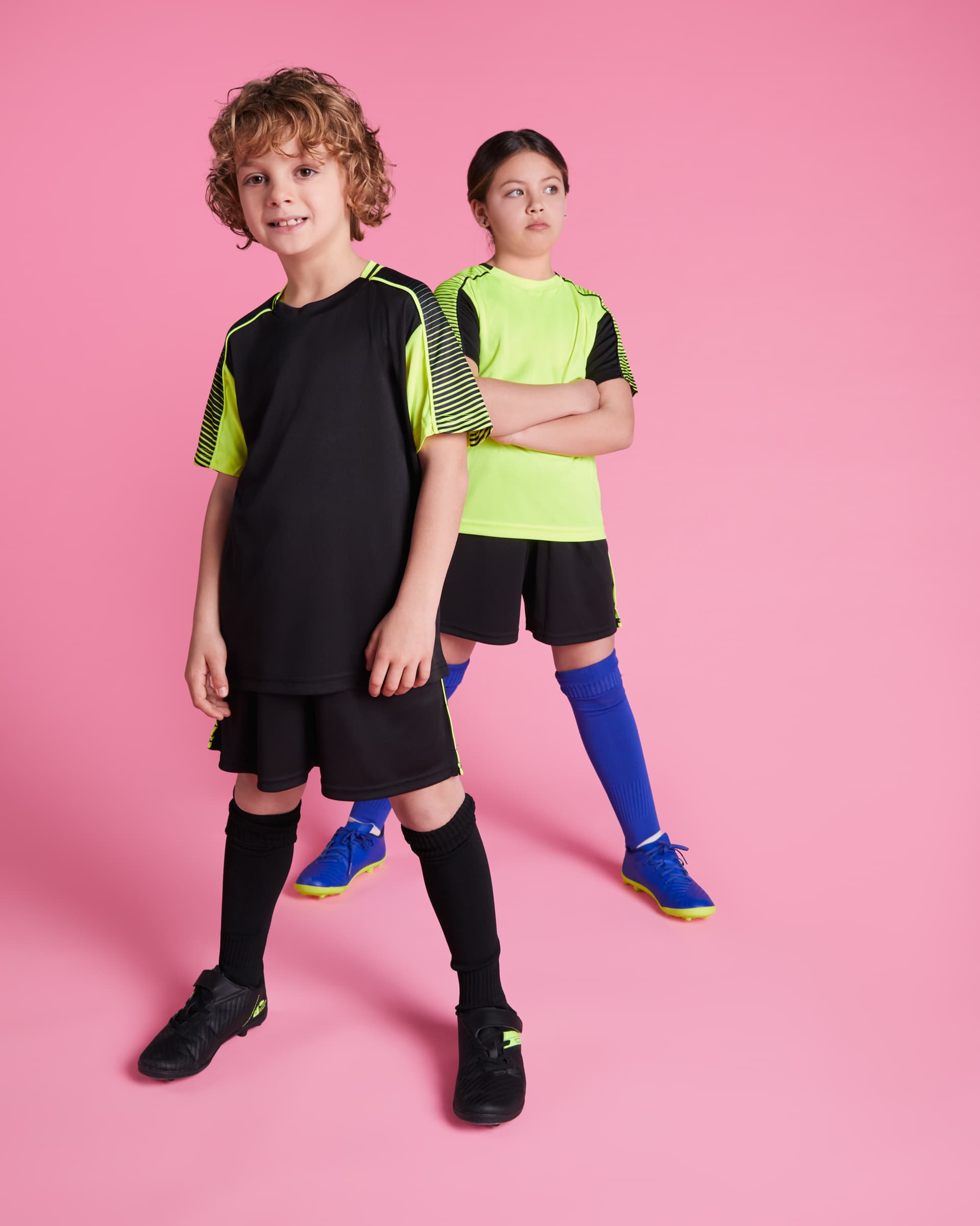 Conjunto deportivo unisex 2 camisetas y pantalón 100% poliéster