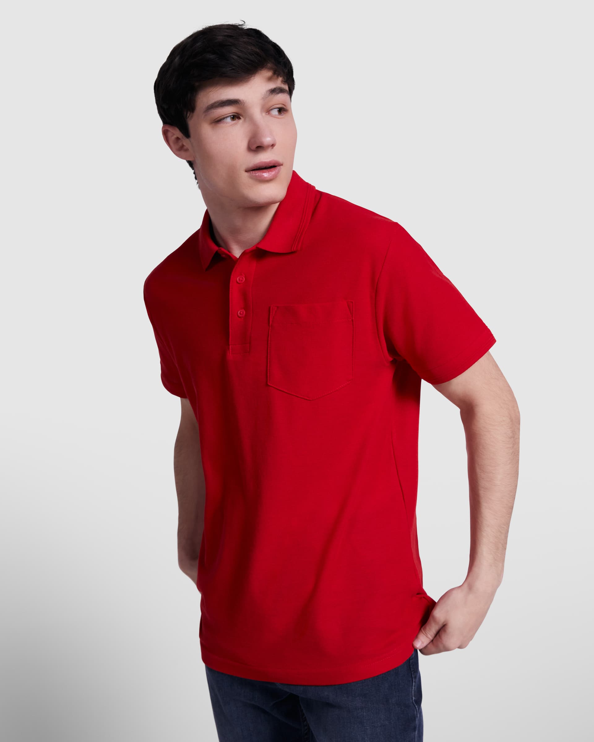 Polo de manga corta en piqué con bolsillo y tratamiento anti-pilling