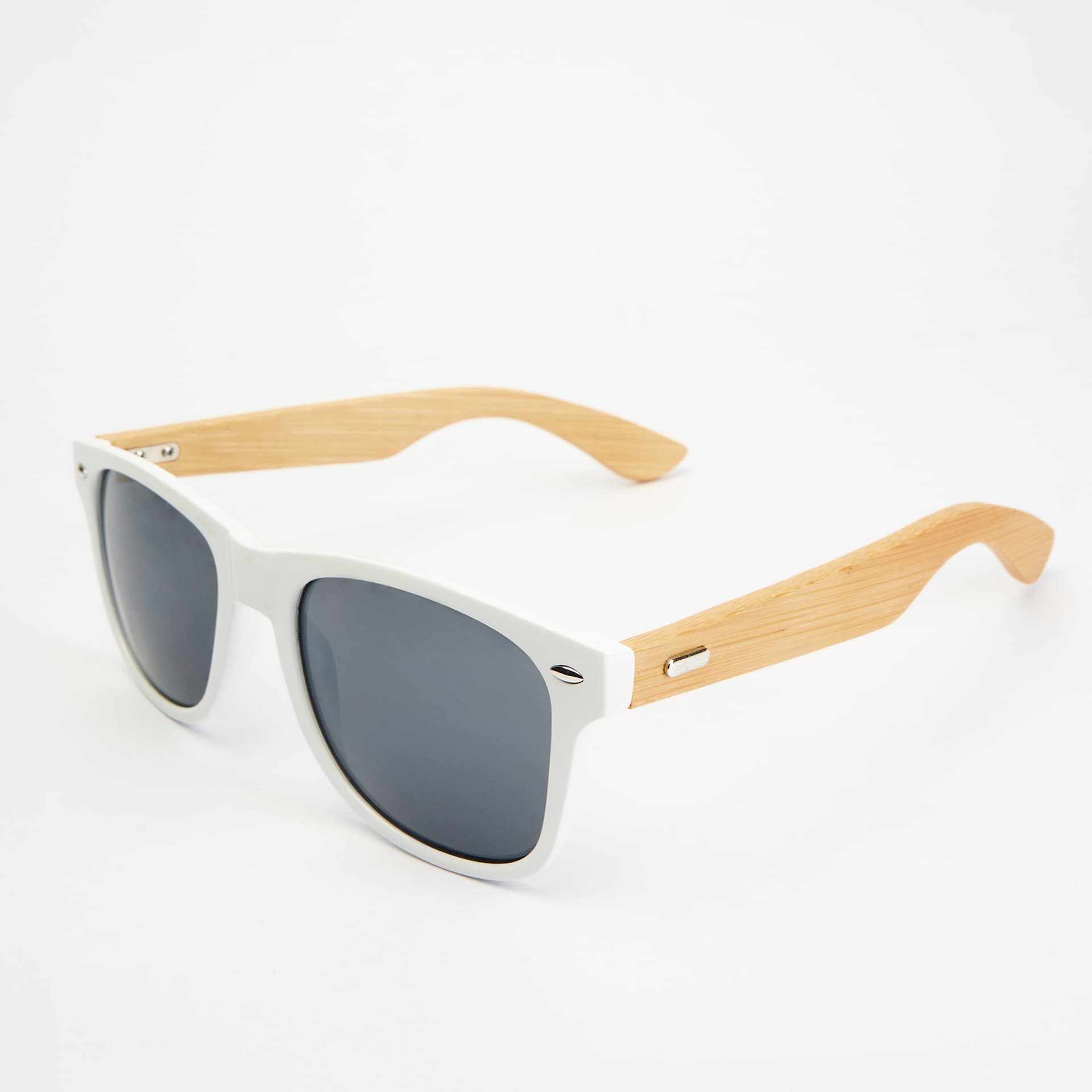 Gafas de sol con montura brillante y varillas de bambú natural