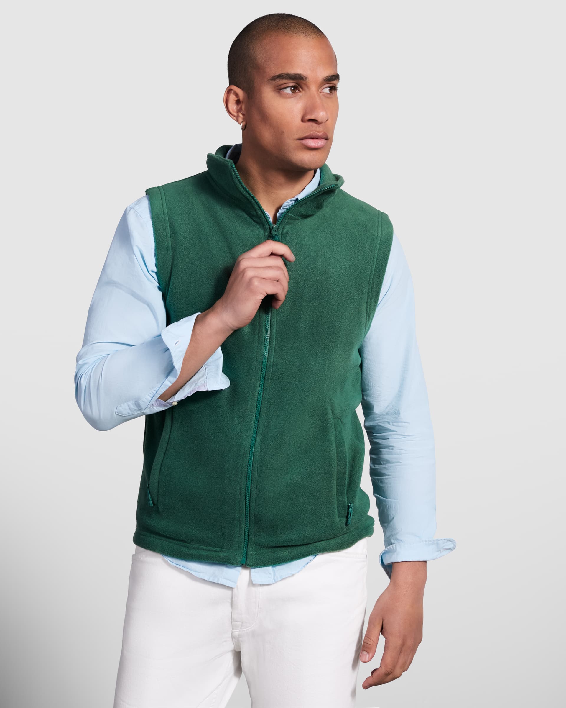 Chaleco polar personalizado con cuello alto y bolsillos prácticos