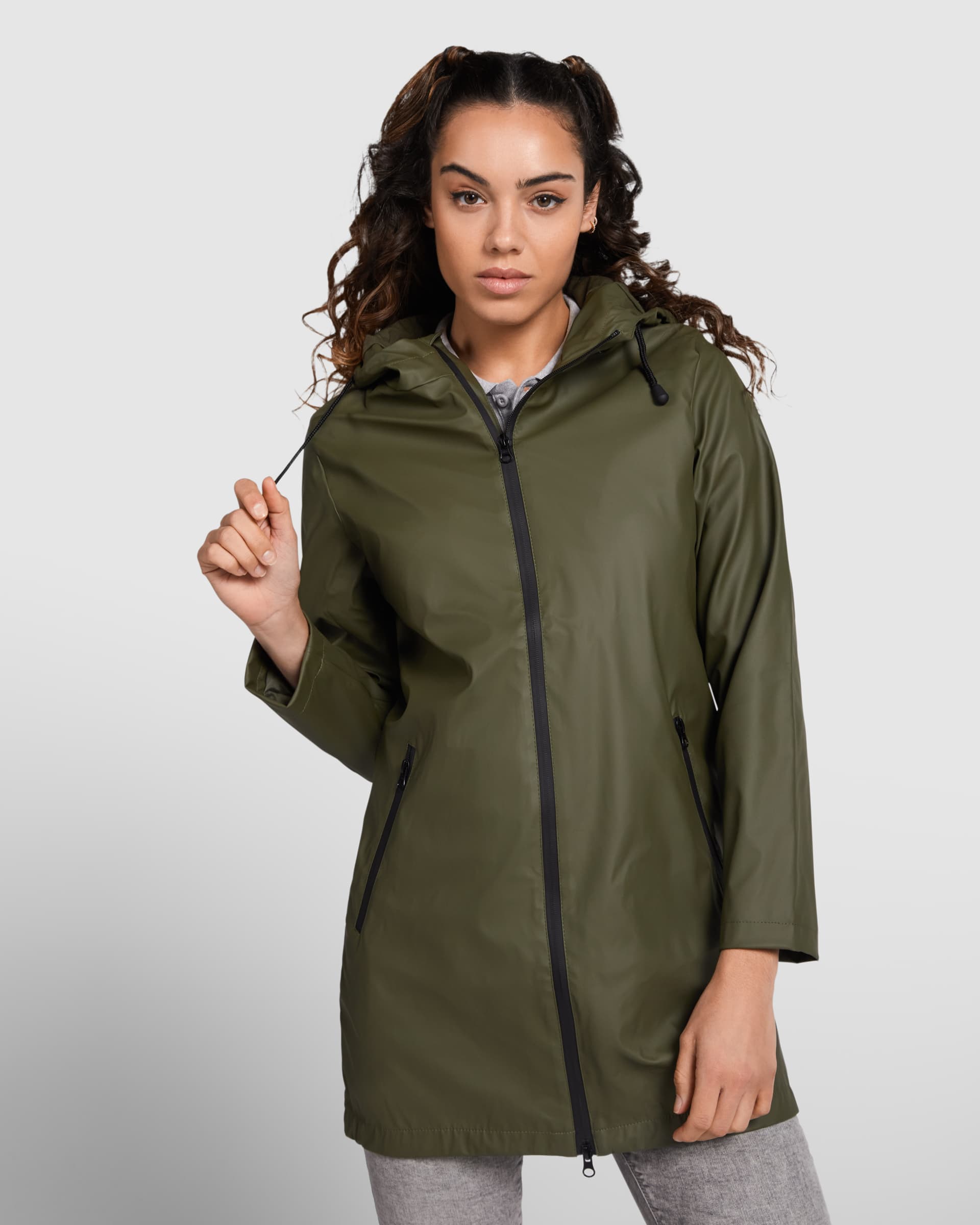 Chaqueta impermeable entallada para mujer con capucha y bolsillos
