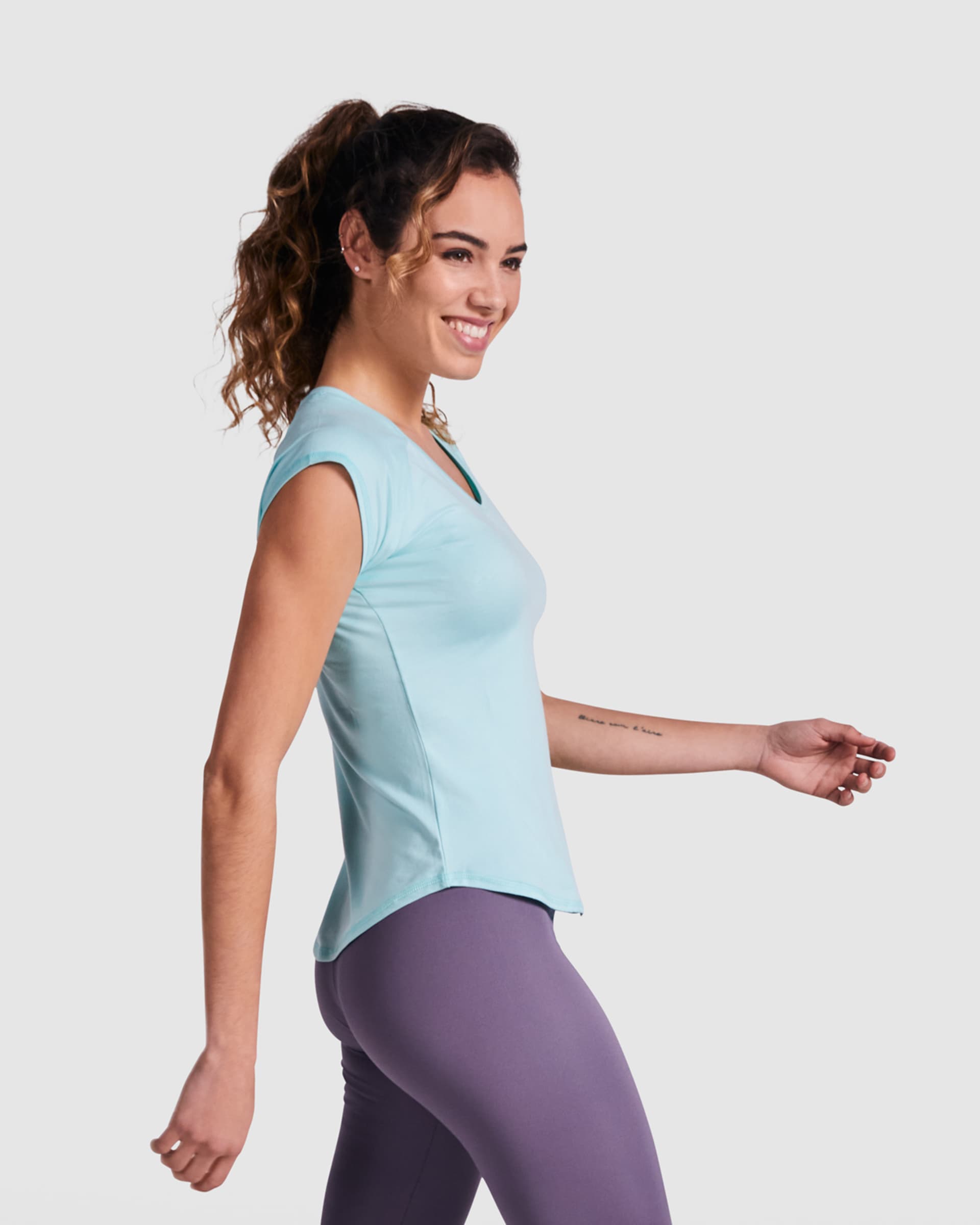 Camiseta técnica multideporte mujer en poliéster reciclado