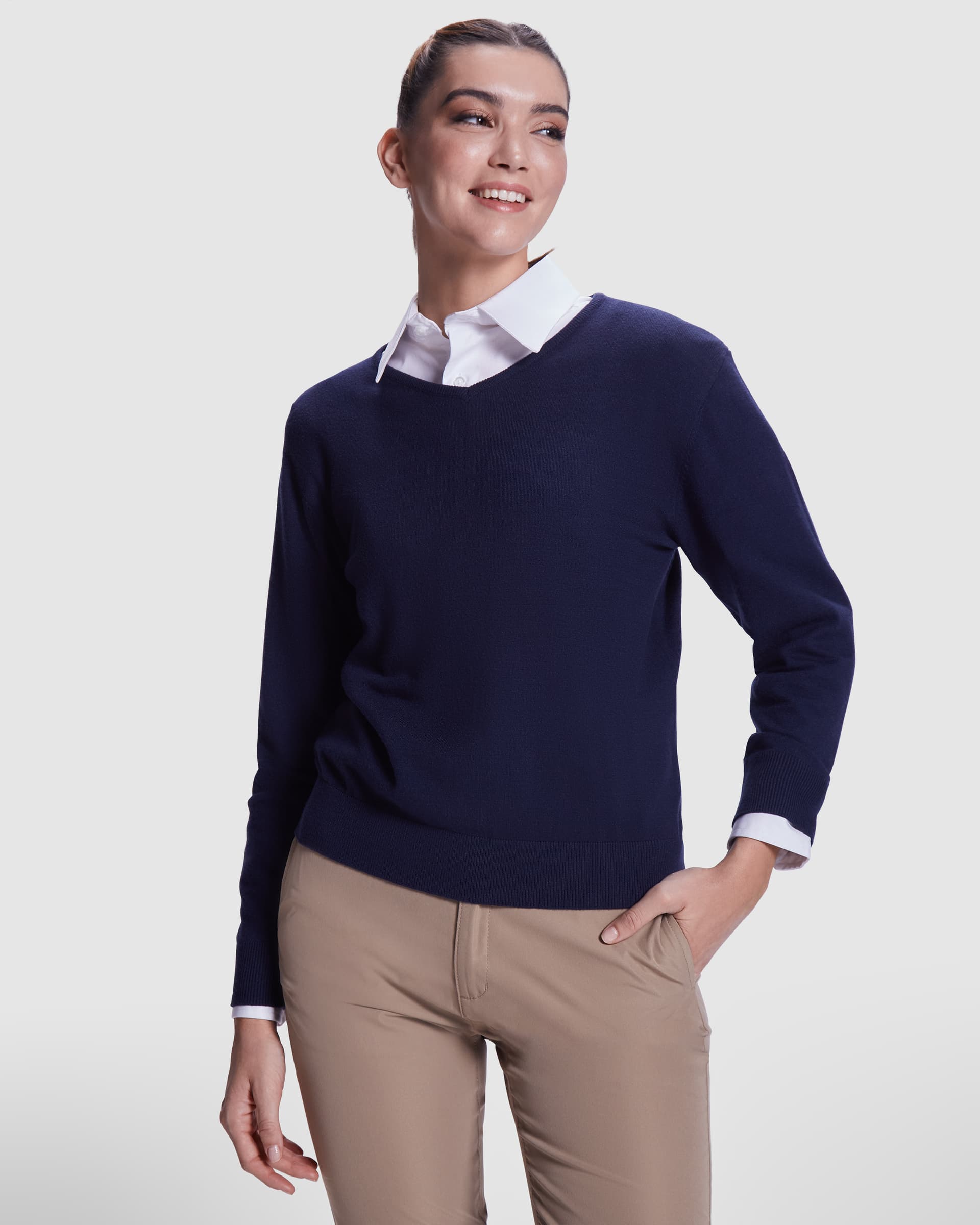 Jersey femenino escote en pico de tejido suave y elegante