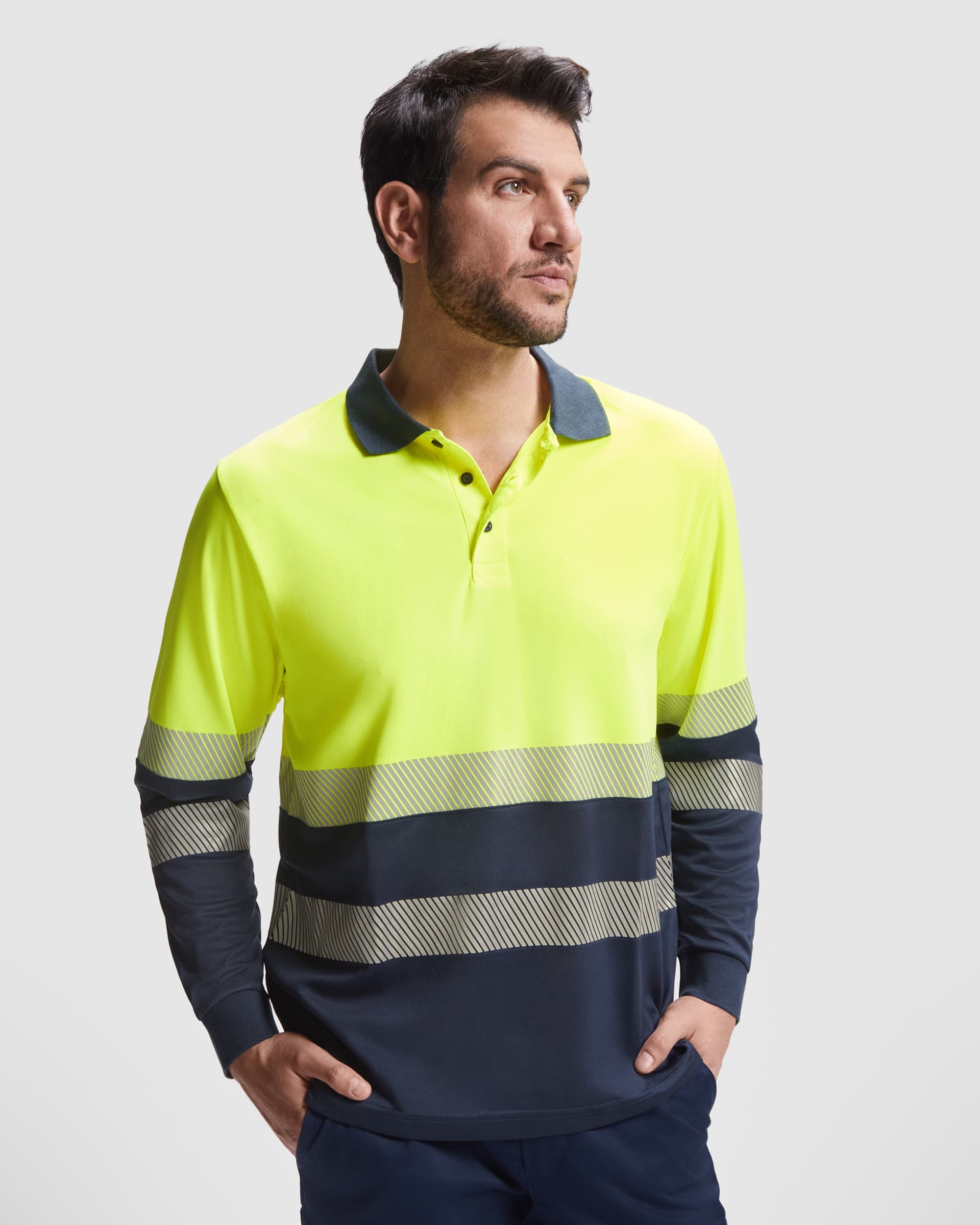 Polo técnico de alta visibilidad con manga larga y reflectantes