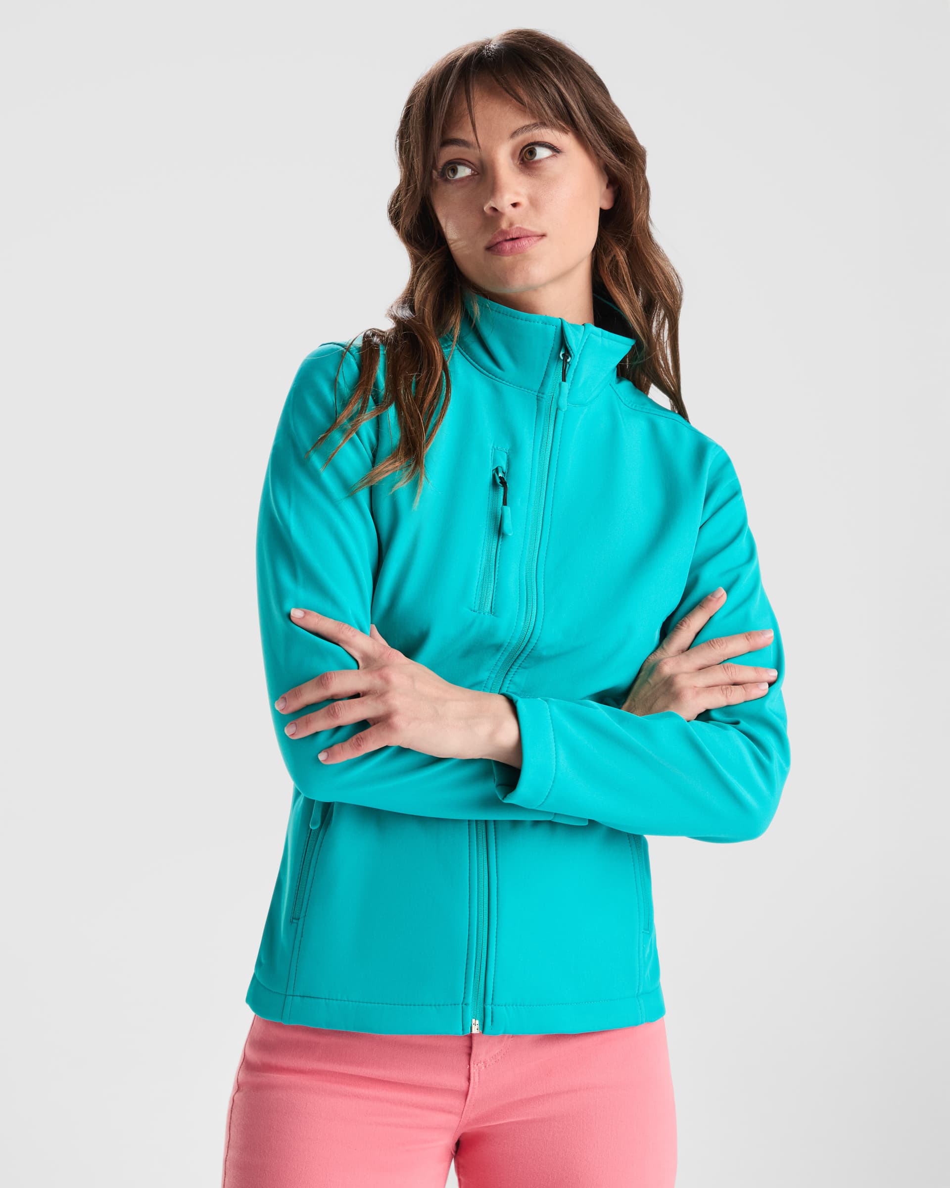 Chaqueta softshell personalizada con forro polar y bolsillos seguros